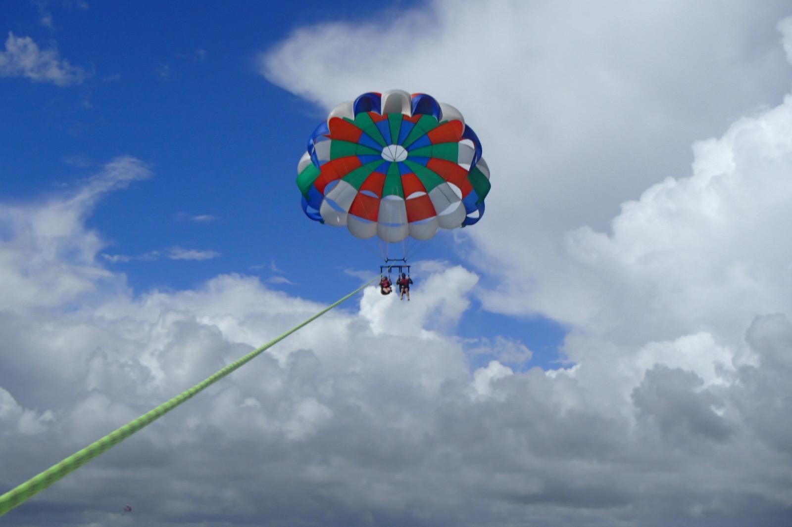 Hala Alzaitoun Sky diving
